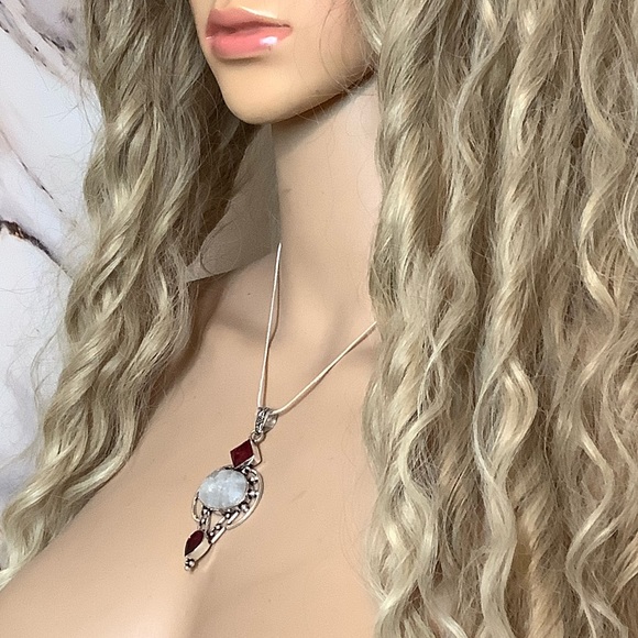 🌺 VICTORIAN MOONSTONE RED RUBY NECKLACE PENDANT CELTIC GEM CRYSTAL VAMPIRE CHIC - Picture 3 of 10